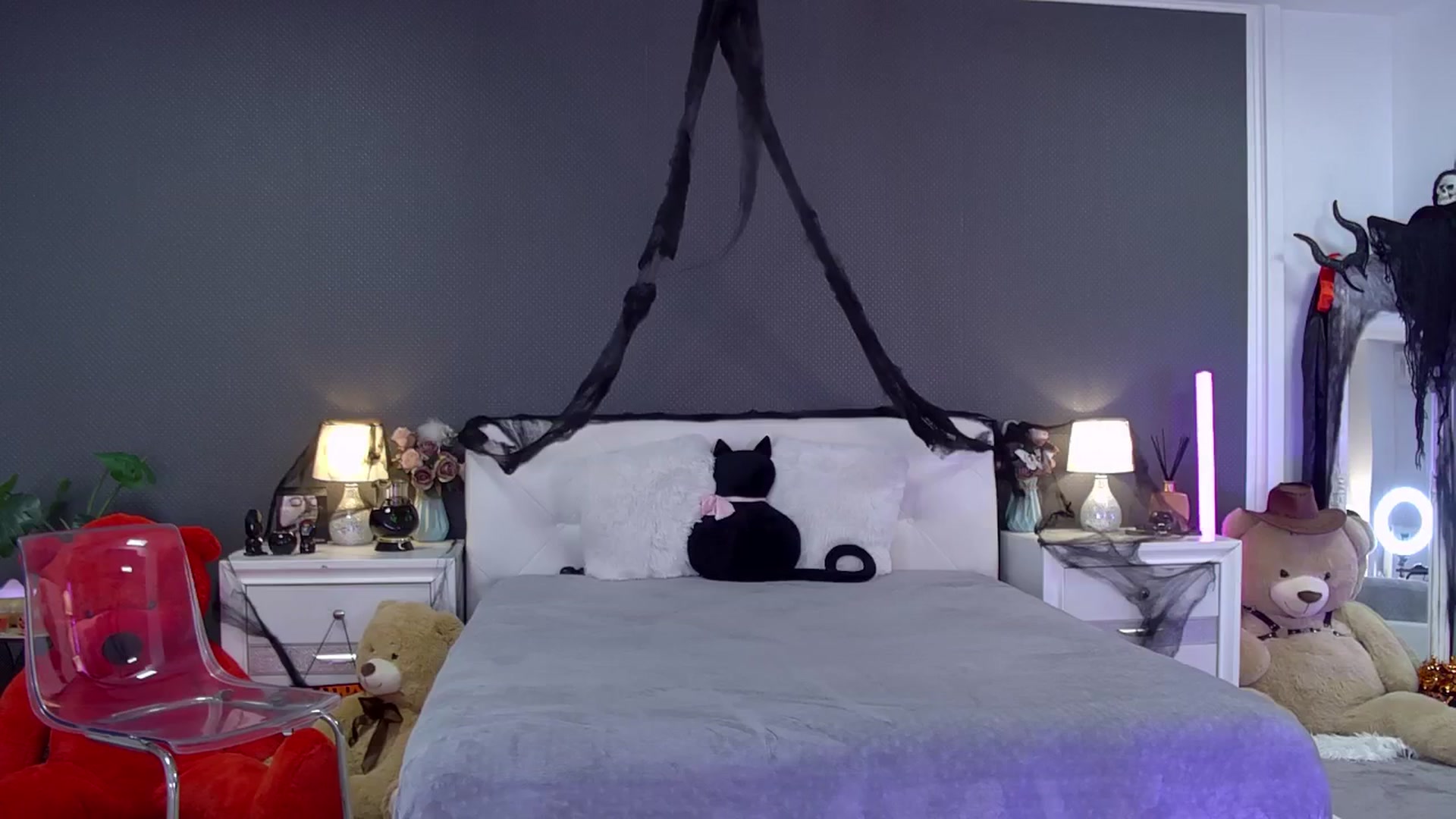 Gallery image thumbnail from Nikki_Crystal's myfreecams stream on, 10/29/2025, 01:25 image 12 of 20