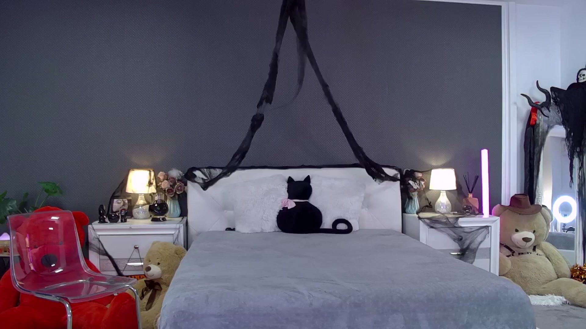 Gallery image thumbnail from Nikki_Crystal's myfreecams stream on, 10/29/2025, 01:25 image 15 of 20