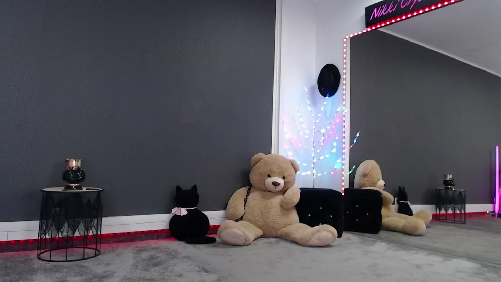 Gallery image thumbnail from Nikki_Crystal's myfreecams stream on, 11/15/2025, 24:01 image 1 of 20
