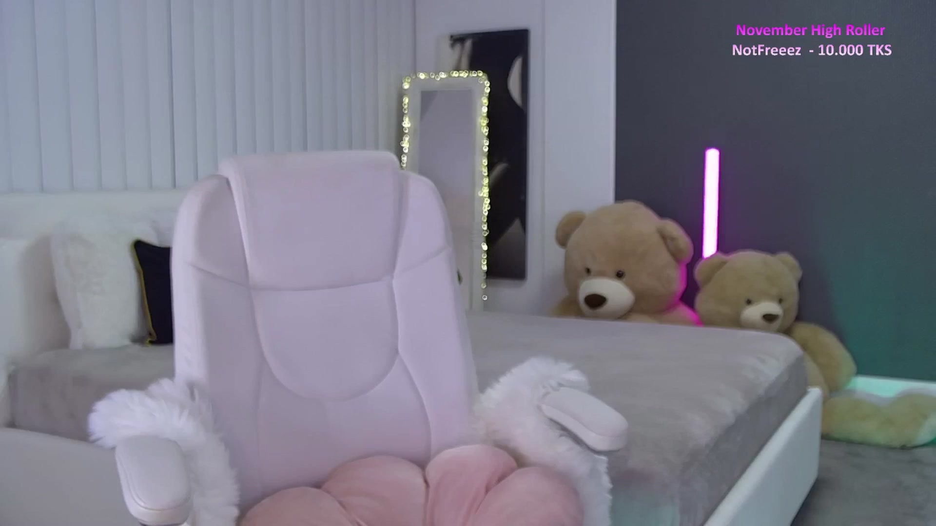 Gallery image thumbnail from Nikki_Crystal's myfreecams stream on, 11/25/2025, 08:35 image 6 of 20