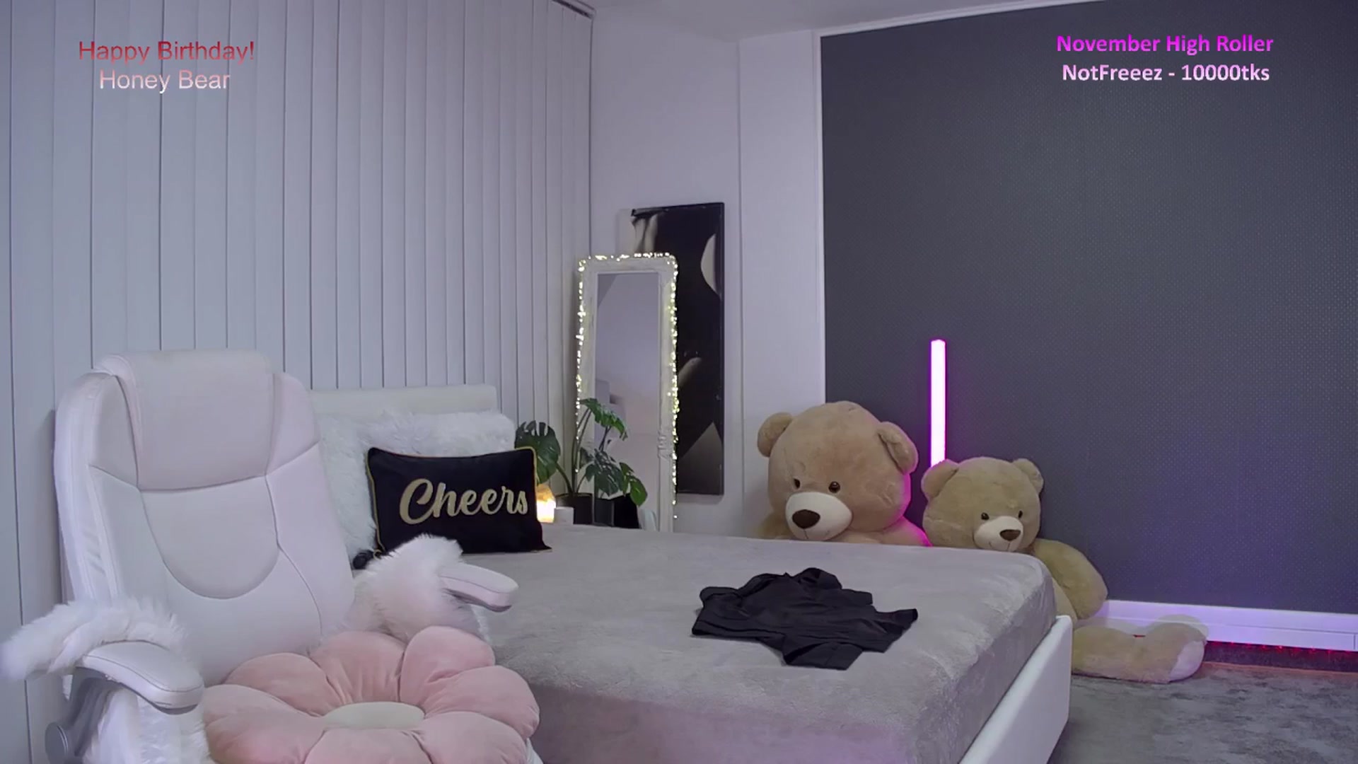 Gallery image thumbnail from Nikki_Crystal's myfreecams stream on, 11/27/2025, 24:03 image 14 of 20
