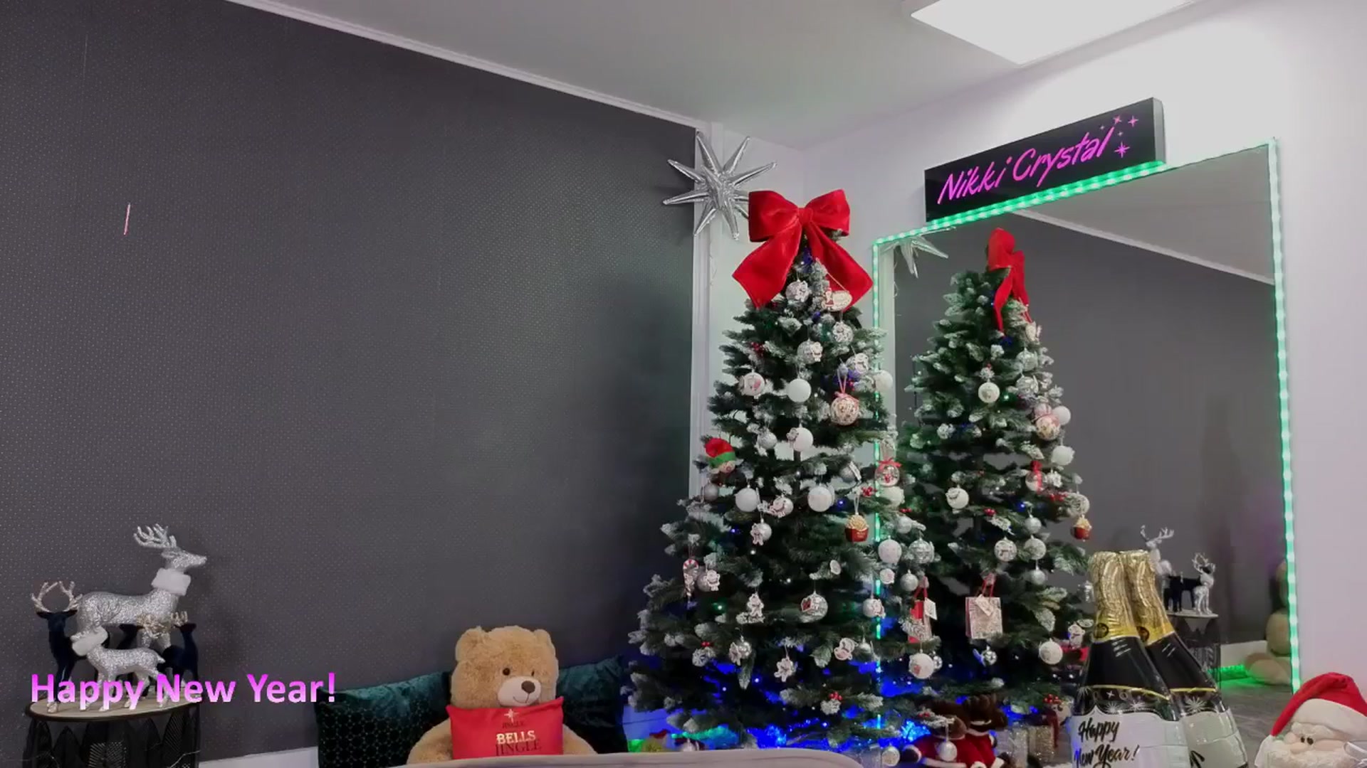 Gallery image thumbnail from Nikki_Crystal's myfreecams stream on, 01/01/2026, 24:58 image 17 of 20