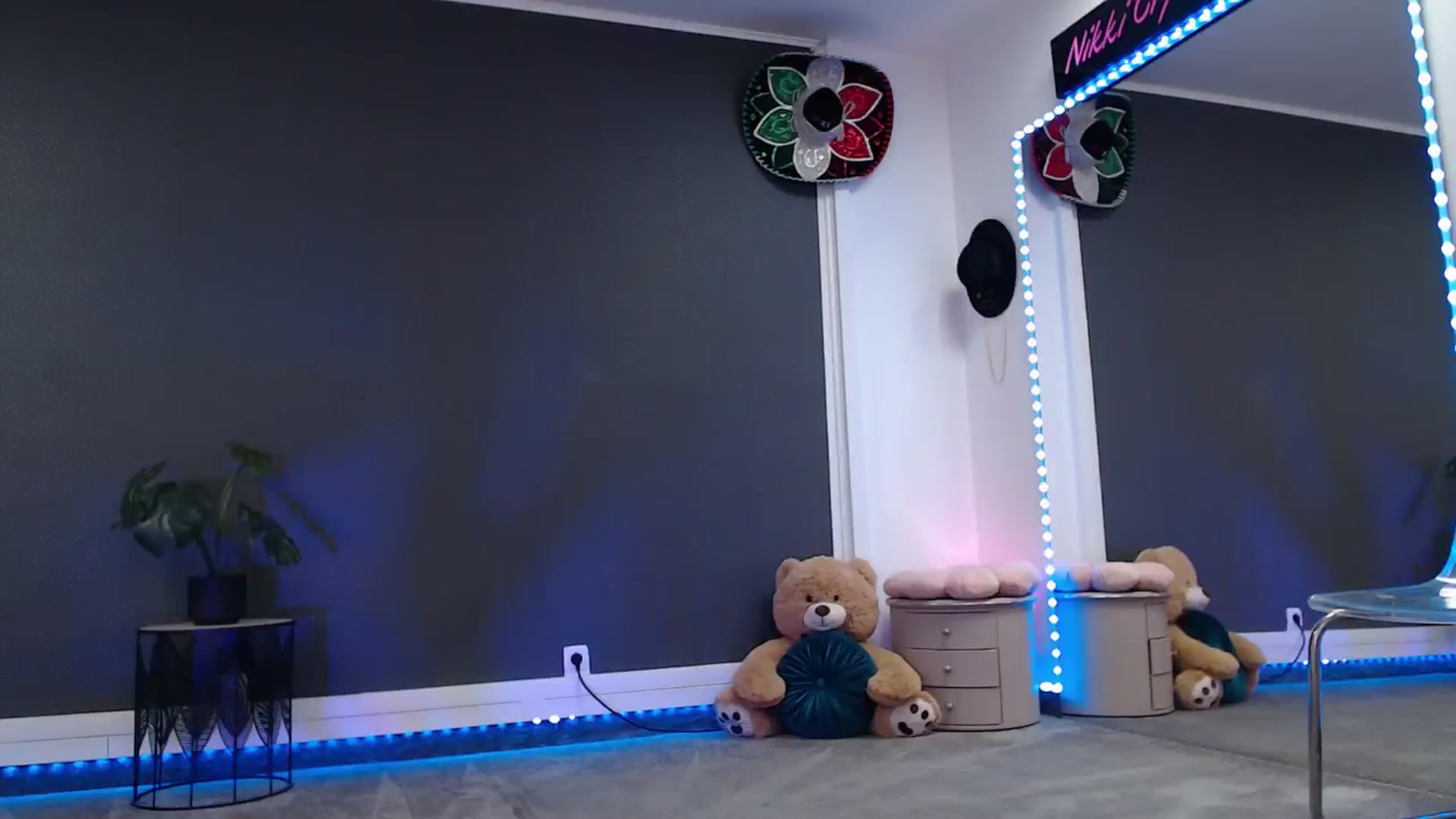 Gallery image thumbnail from Nikki_Crystal's myfreecams stream on, 02/26/2026, 03:13 image 17 of 20