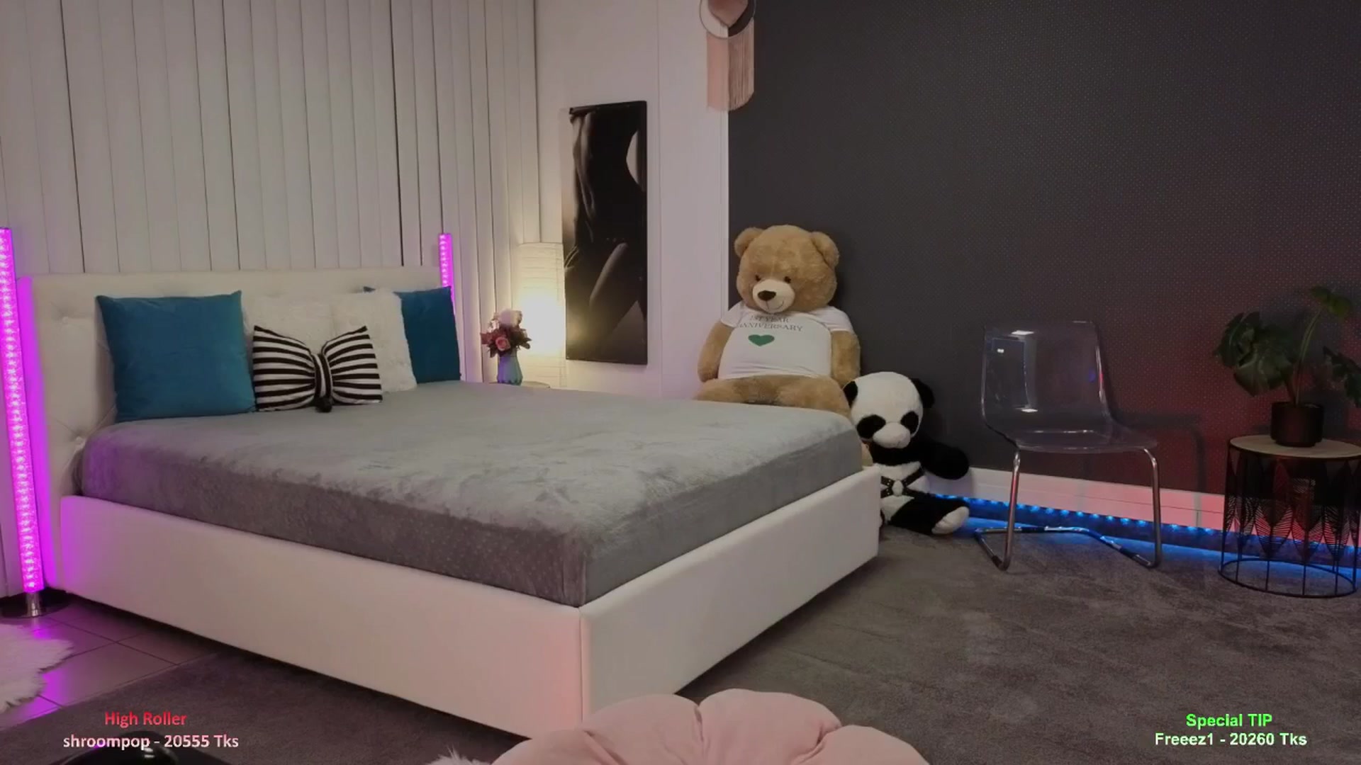 Gallery image thumbnail from Nikki_Crystal's myfreecams stream on, 03/06/2026, 24:01 image 12 of 20