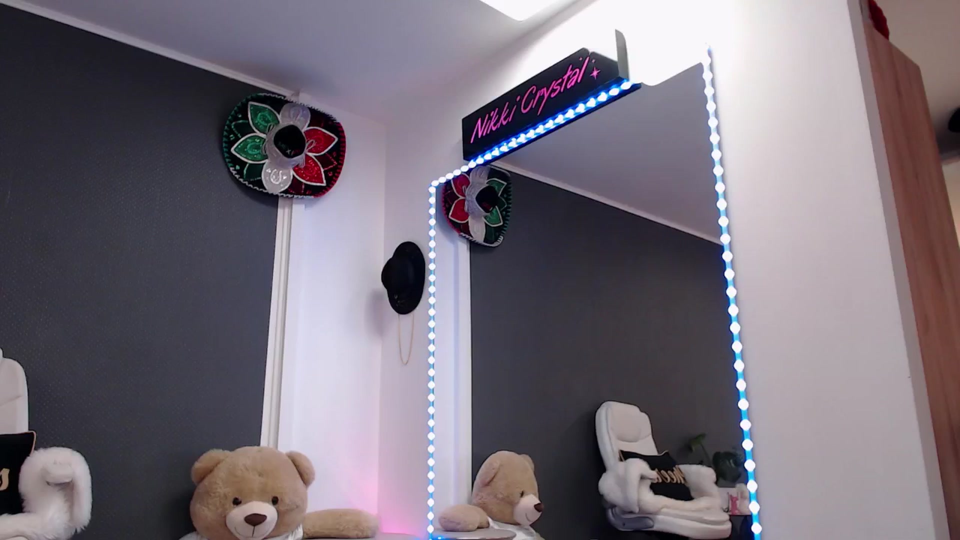 Gallery image thumbnail from Nikki_Crystal's myfreecams stream on, 04/02/2026, 23:30 image 1 of 20