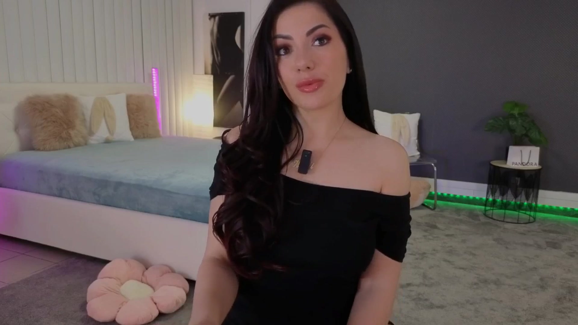 Gallery image thumbnail from Nikki_Crystal's myfreecams stream on, 04/15/2026, 24:46 image 9 of 20