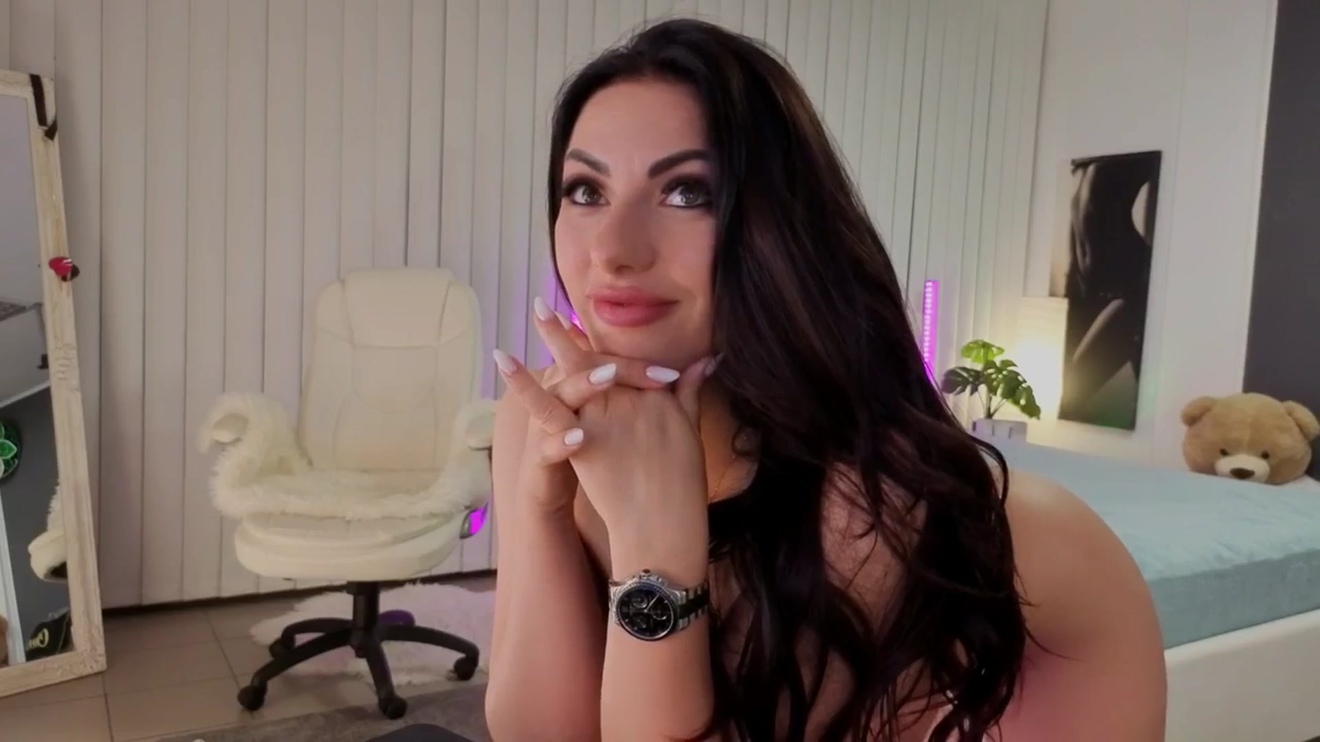 Gallery image thumbnail from Nikki_Crystal's myfreecams stream on, 04/22/2026, 22:24 image 19 of 20