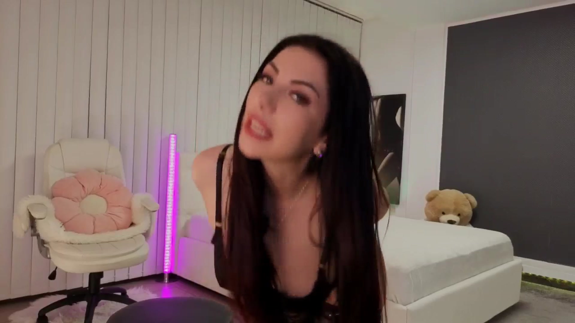 Gallery image thumbnail from Nikki_Crystal's myfreecams stream on, 05/01/2026, 23:11 image 20 of 20