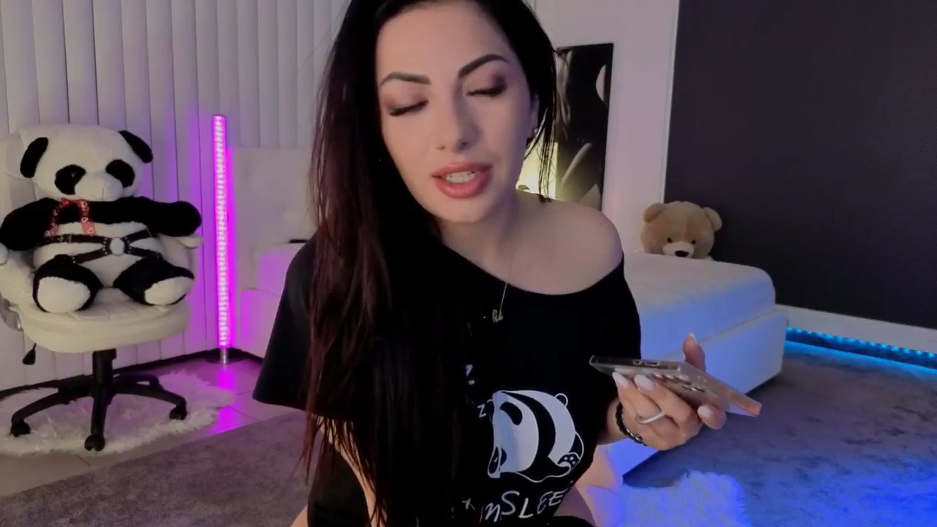 Gallery image thumbnail from Nikki_Crystal's myfreecams stream on, 05/02/2026, 02:17 image 12 of 20