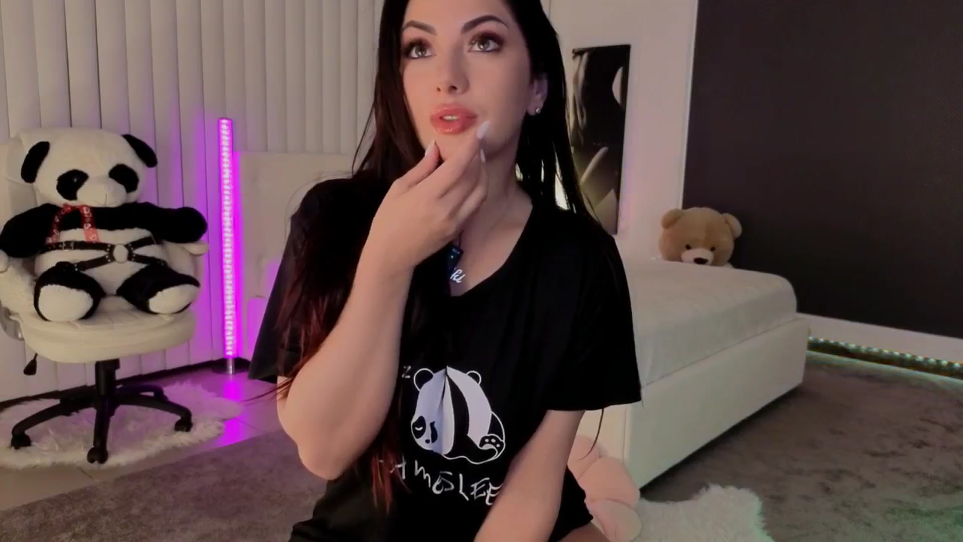 Gallery image thumbnail from Nikki_Crystal's myfreecams stream on, 05/02/2026, 02:17 image 8 of 20