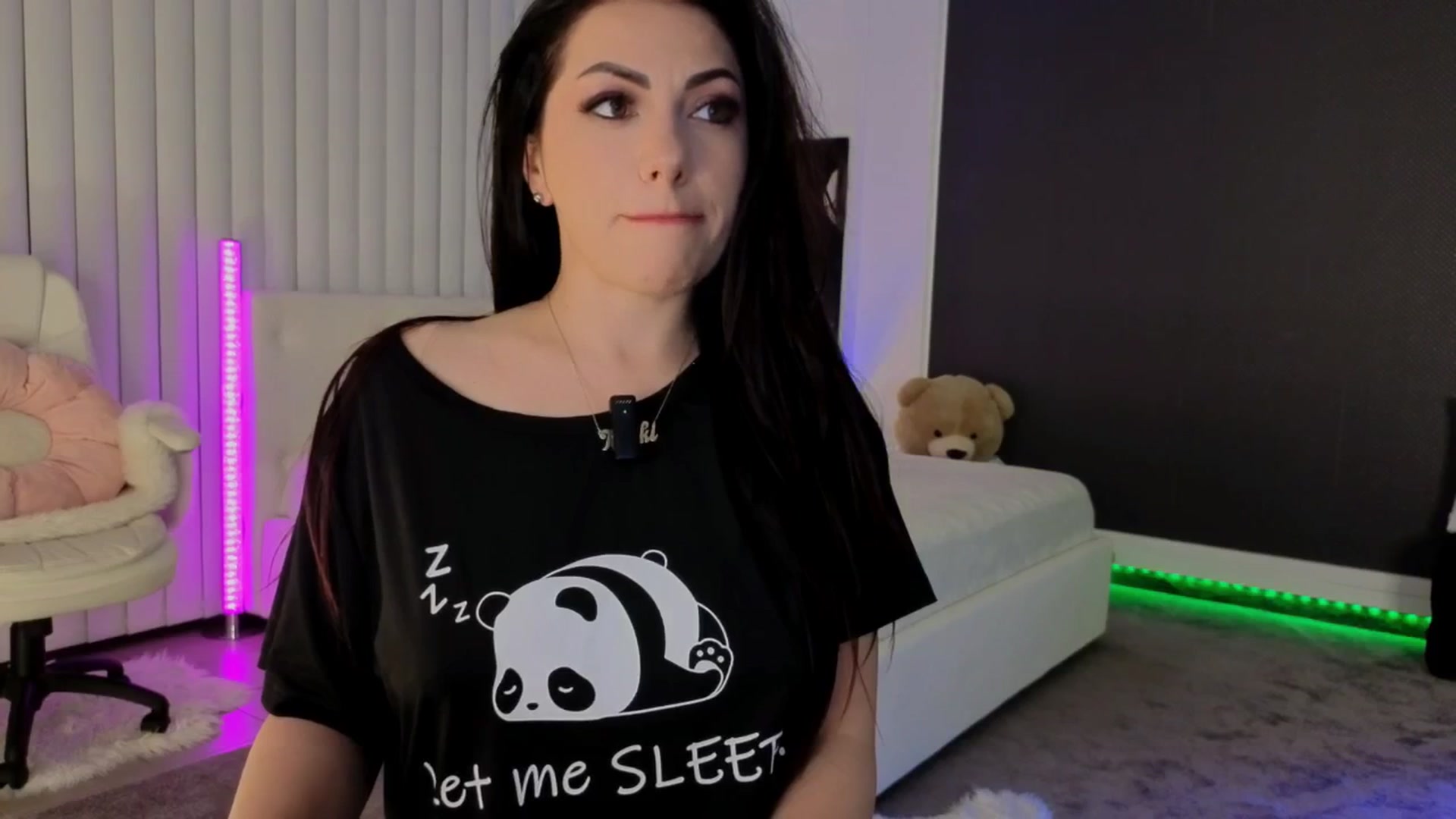 Gallery image thumbnail from Nikki_Crystal's myfreecams stream on, 05/02/2026, 02:17 image 2 of 20