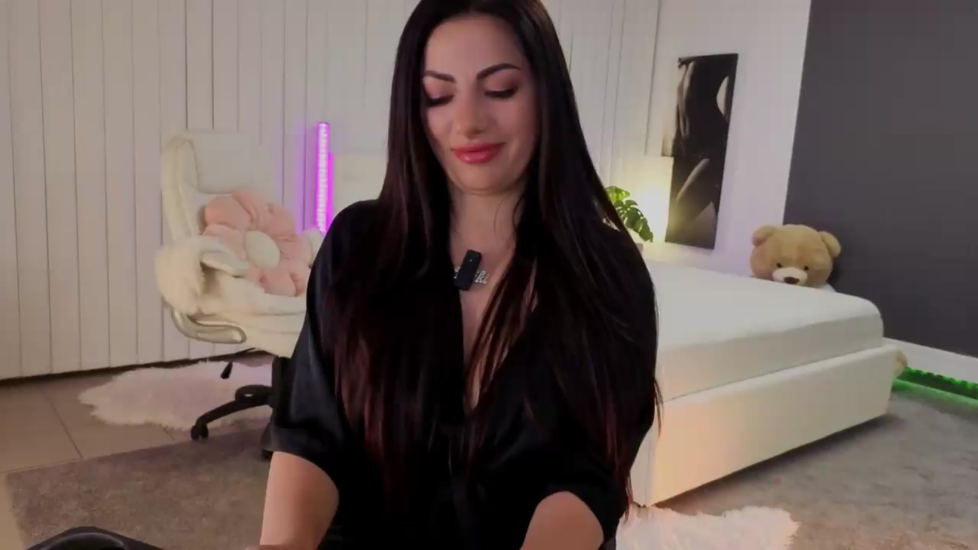 Gallery image thumbnail from Nikki_Crystal's myfreecams stream on, 05/06/2026, 02:06 image 7 of 20