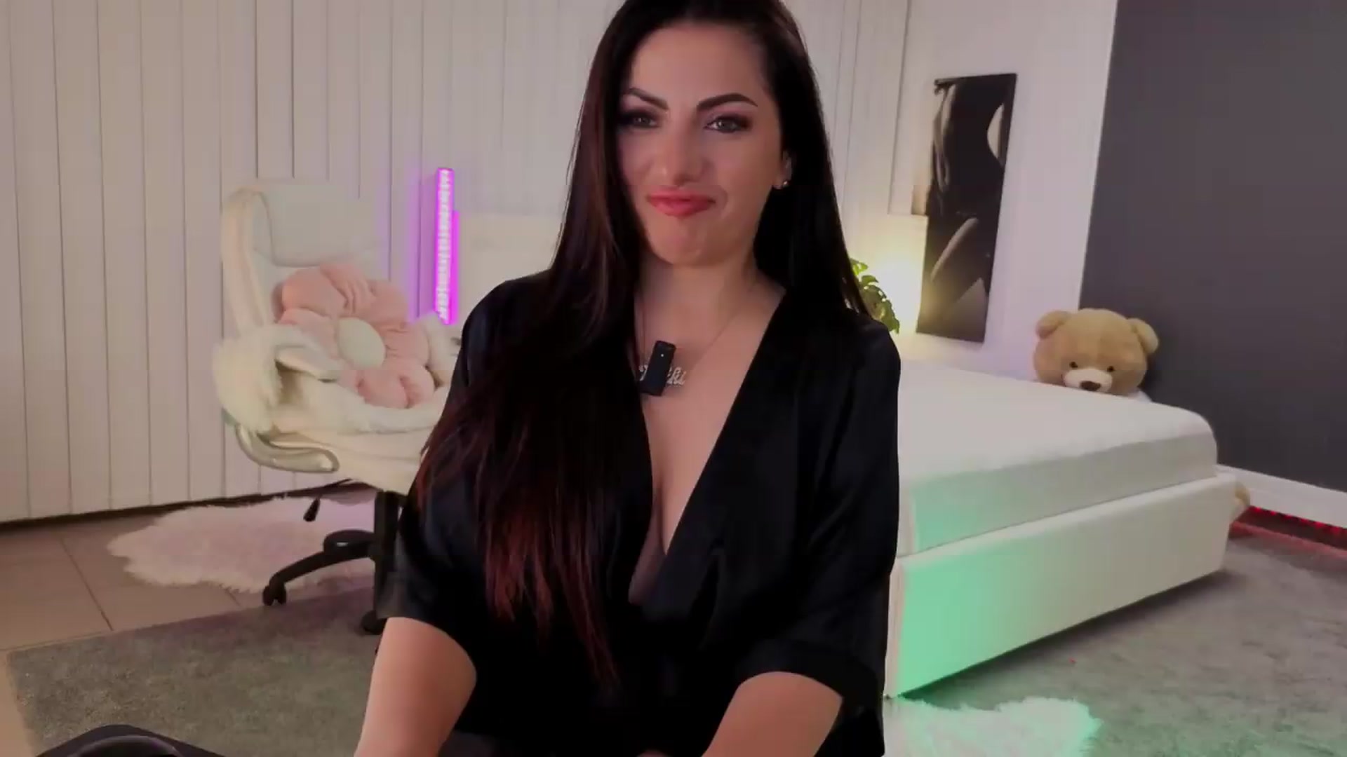 Gallery image thumbnail from Nikki_Crystal's myfreecams stream on, 05/06/2026, 02:06 image 17 of 20