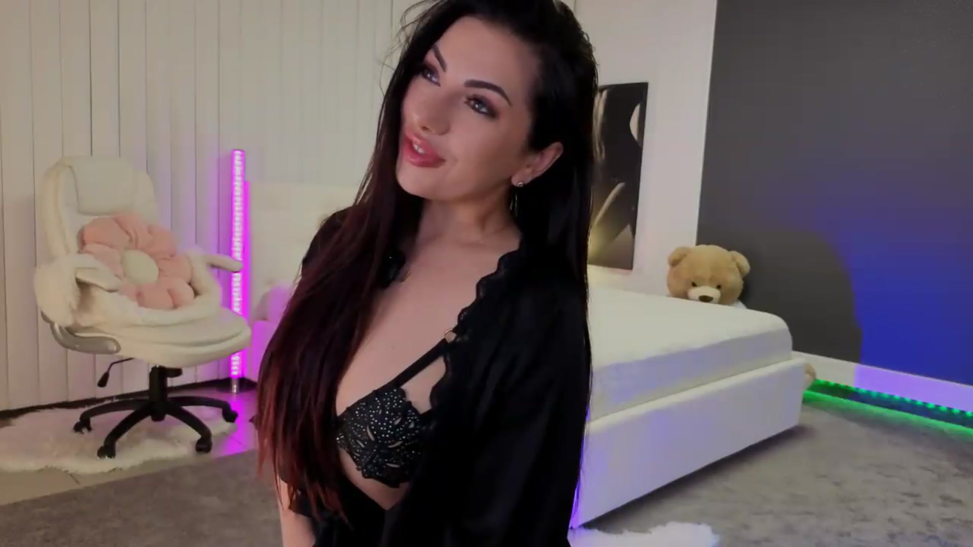 Gallery image thumbnail from Nikki_Crystal's myfreecams stream on, 05/07/2026, 02:21 image 5 of 20
