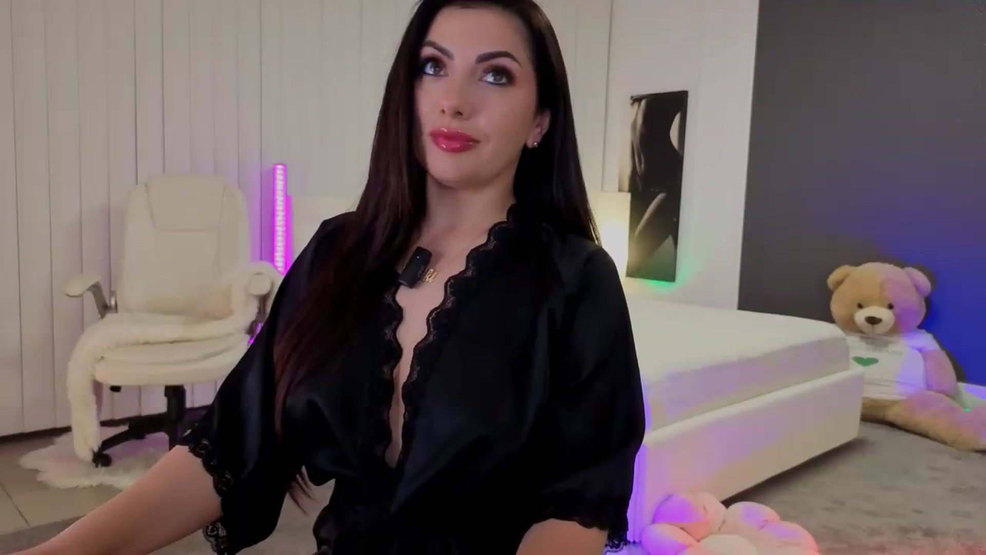 Gallery image thumbnail from Nikki_Crystal's myfreecams stream on, 05/14/2026, 03:35 image 3 of 20