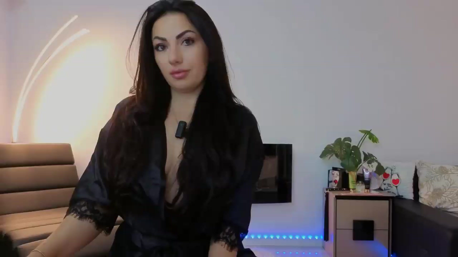 Gallery image thumbnail from Nikki_Crystal's myfreecams stream on, 08/07/2026, 19:49 image 10 of 20