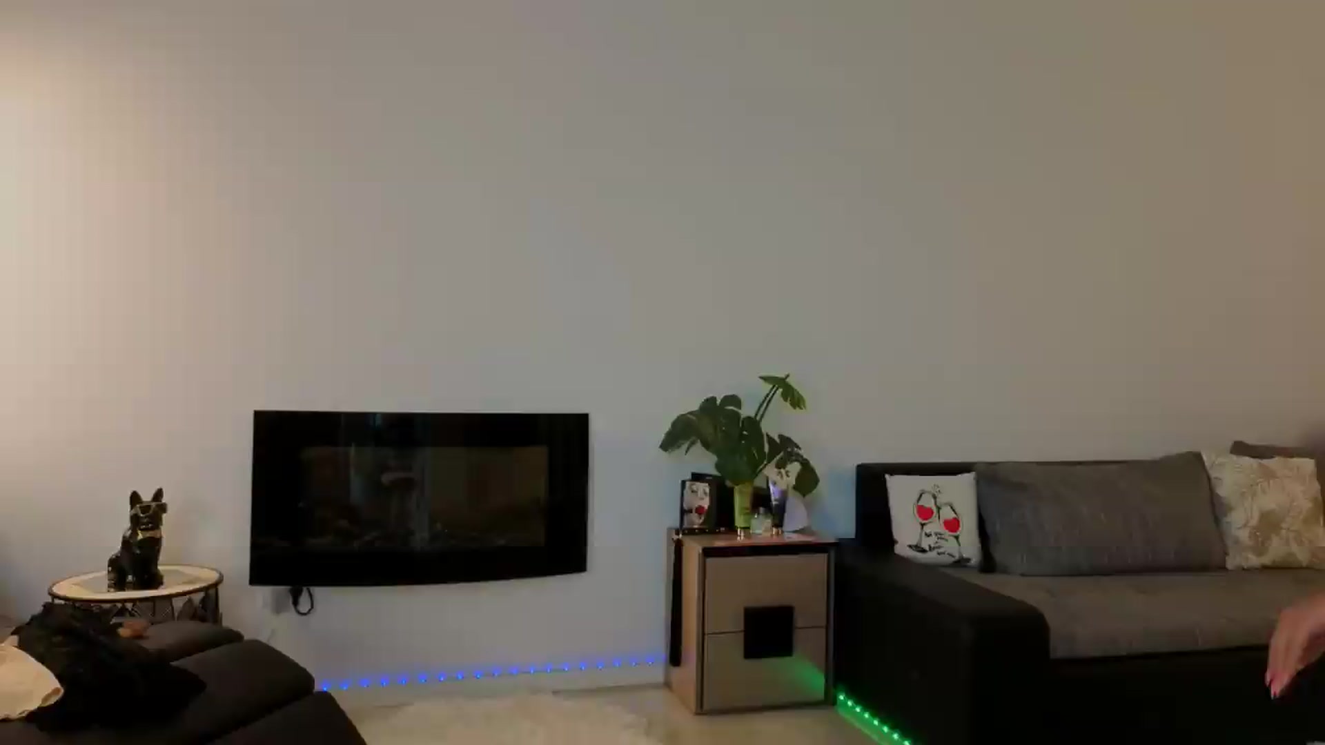 Gallery image thumbnail from Nikki_Crystal's myfreecams stream on, 08/09/2026, 19:30 image 19 of 20