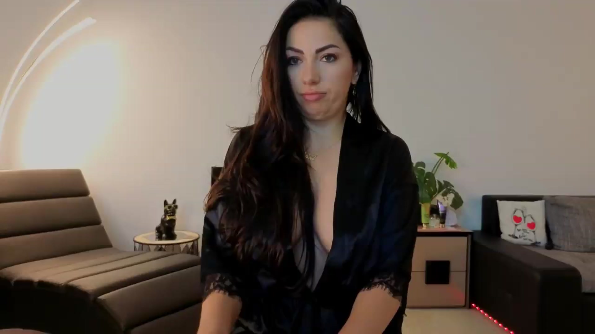 Gallery image thumbnail from Nikki_Crystal's myfreecams stream on, 08/09/2026, 20:15 image 17 of 20