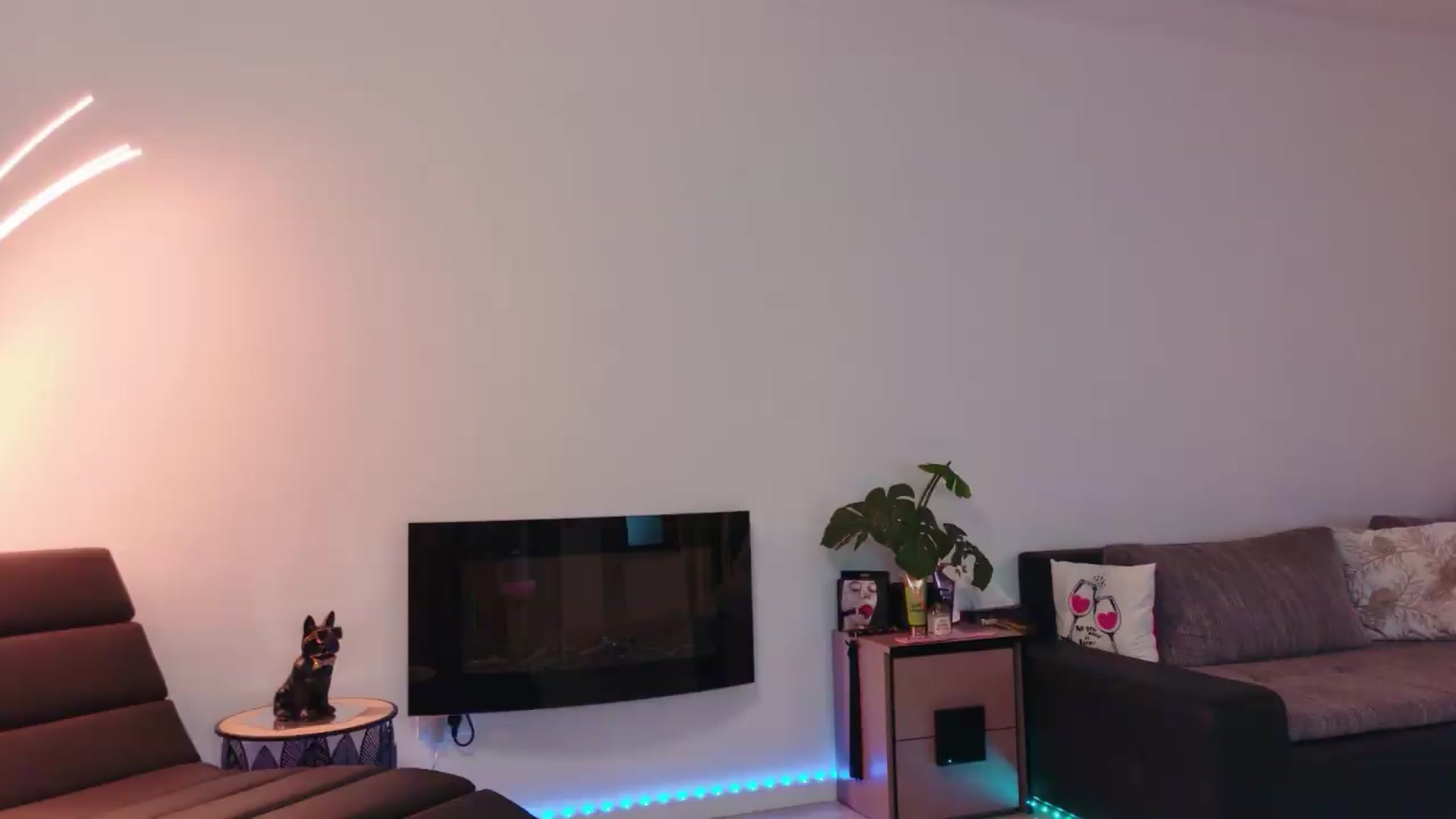 Gallery image thumbnail from Nikki_Crystal's myfreecams stream on, 09/03/2026, 18:18 image 10 of 20