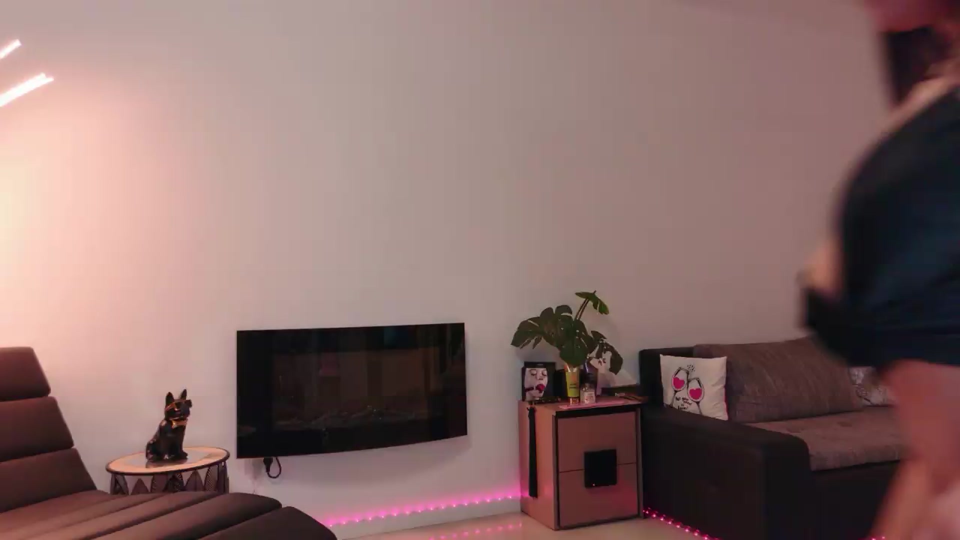 Gallery image thumbnail from Nikki_Crystal's myfreecams stream on, 09/03/2026, 18:54 image 19 of 20
