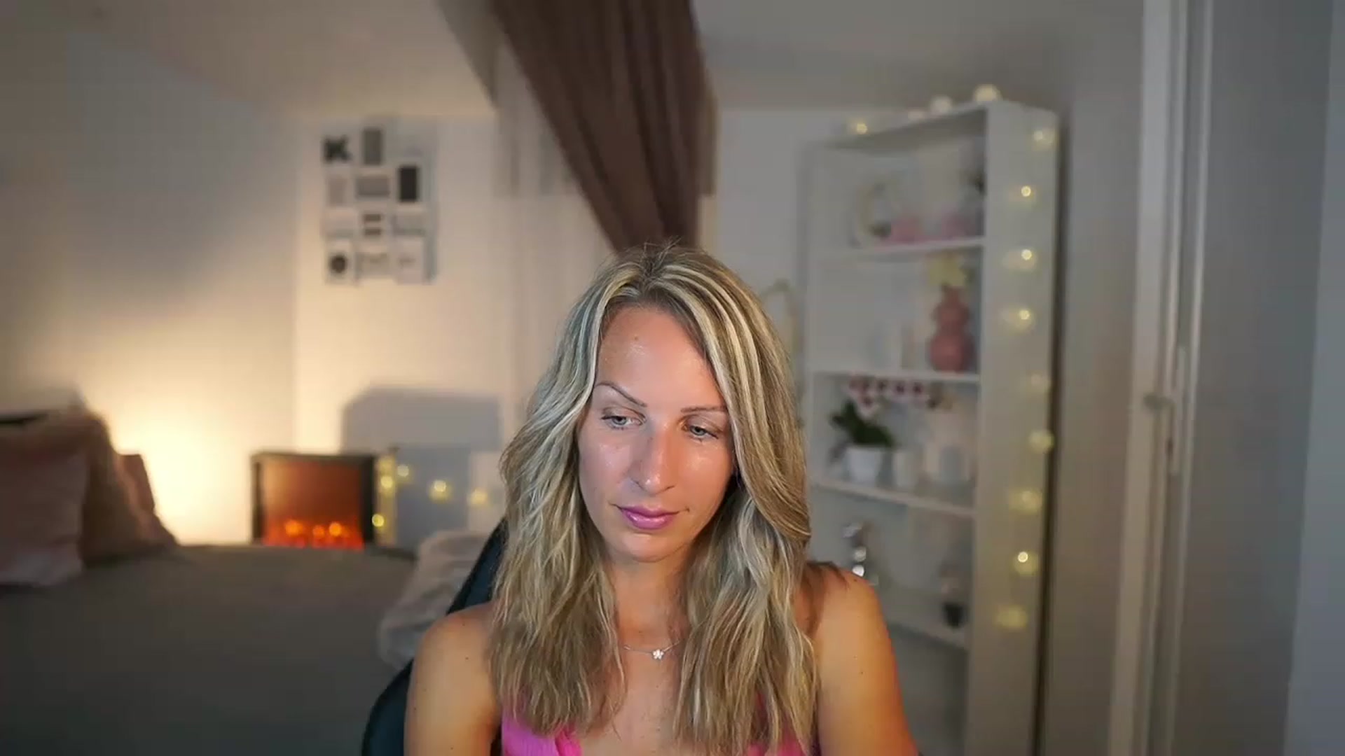 Gallery image thumbnail from Nikki__Sexx__'s myfreecams stream on, 07/19/2023, 14:08 image 2 of 20