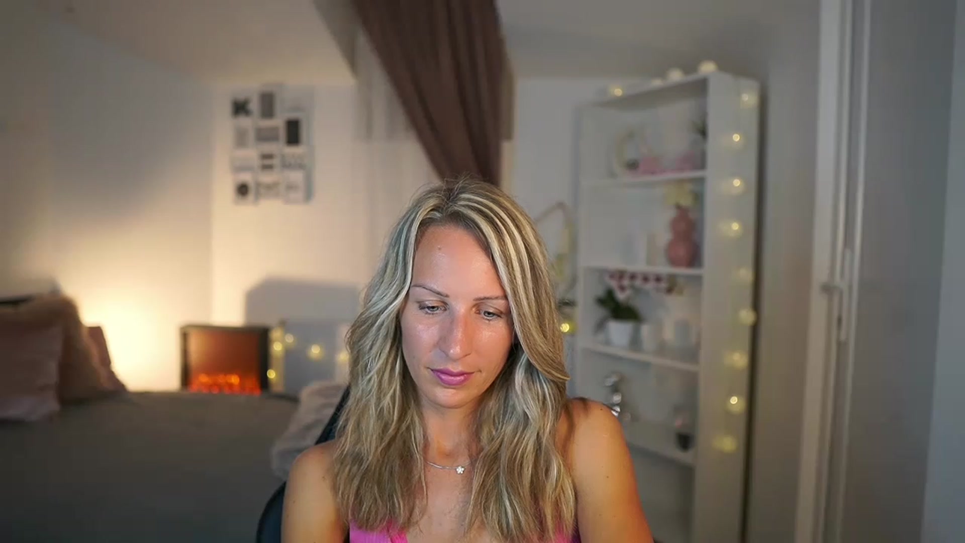 Gallery image thumbnail from Nikki__Sexx__'s myfreecams stream on, 07/19/2023, 14:08 image 6 of 20