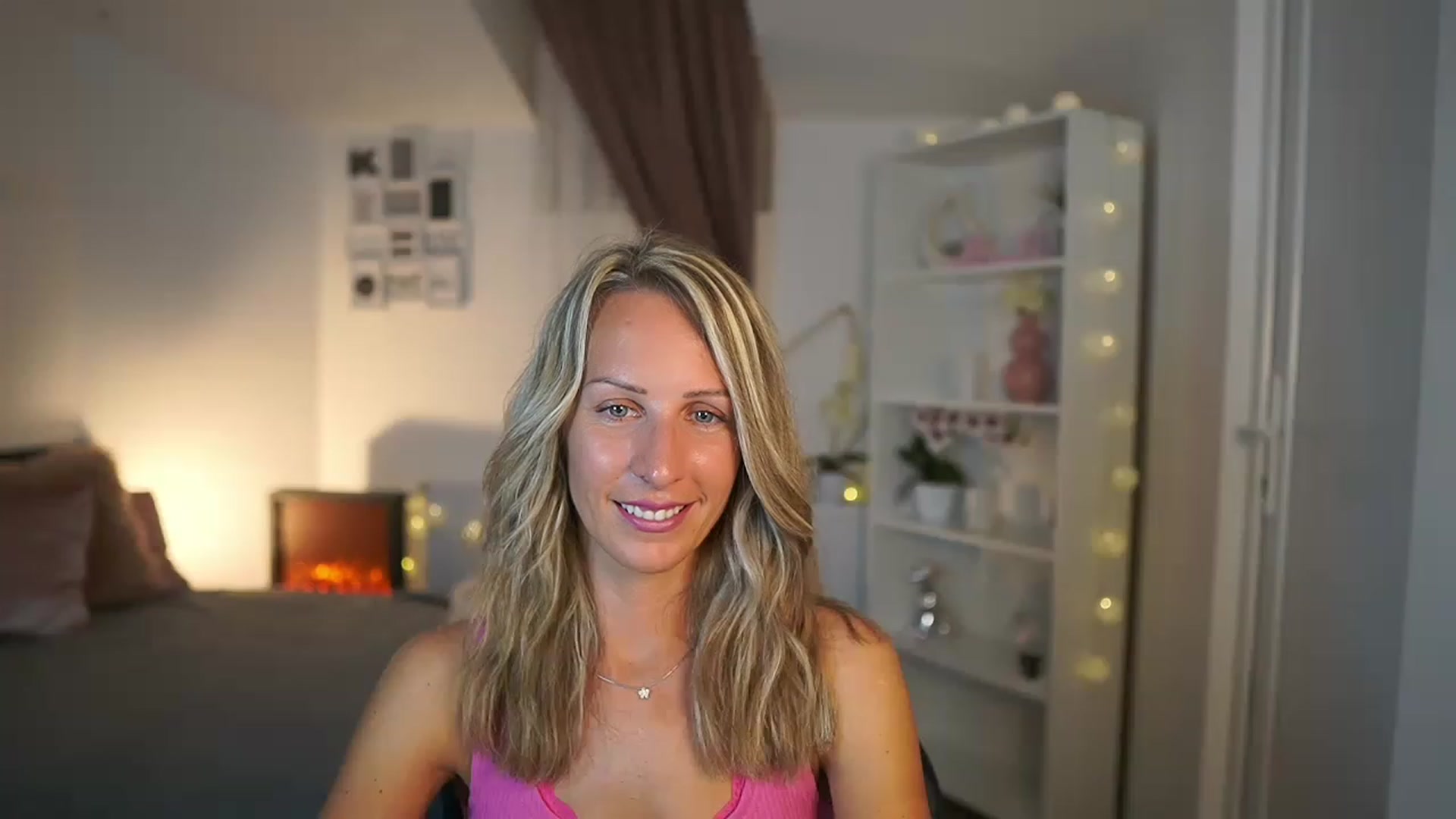 Gallery image thumbnail from Nikki__Sexx__'s myfreecams stream on, 07/19/2023, 14:08 image 17 of 20