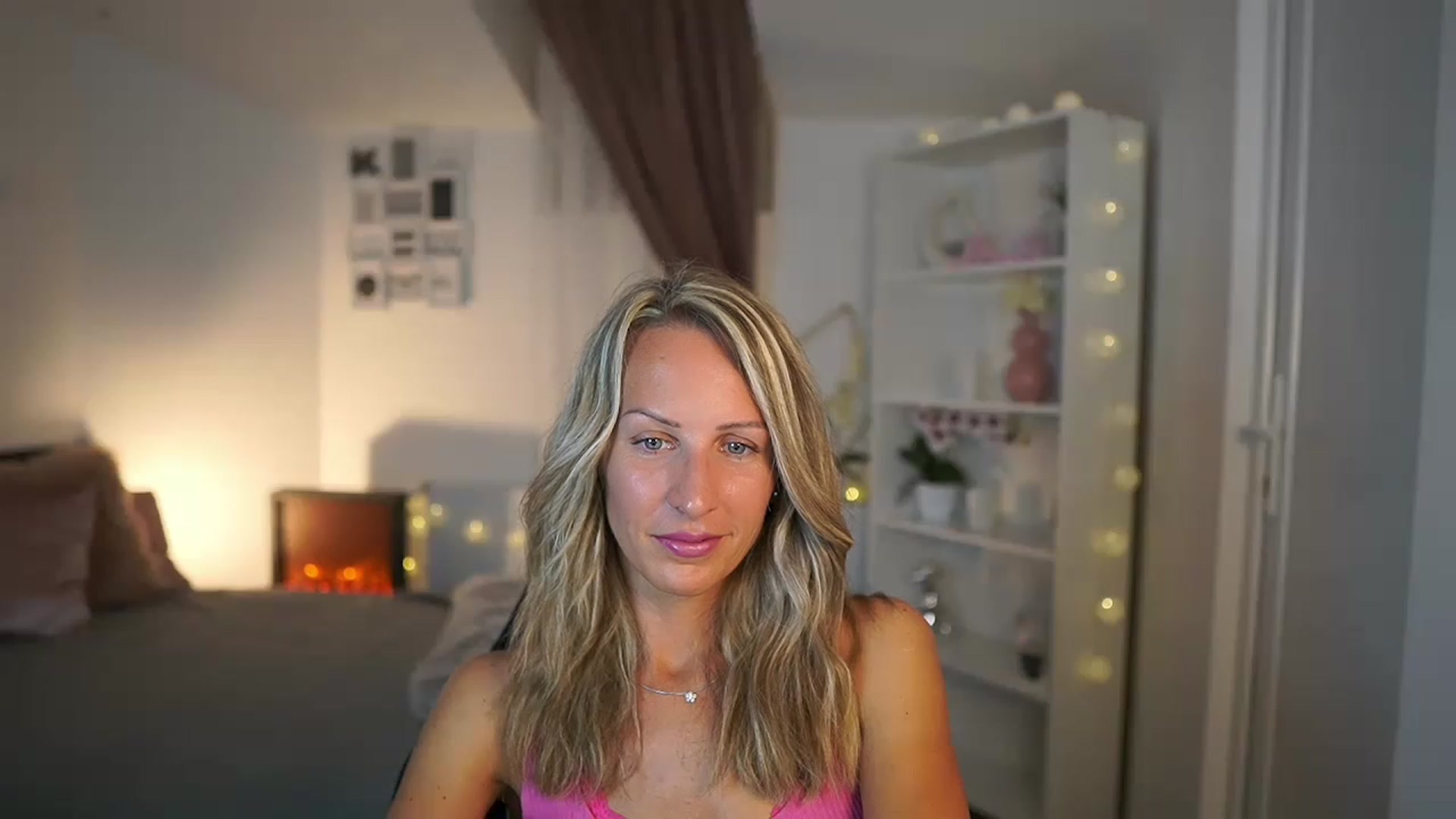 Gallery image thumbnail from Nikki__Sexx__'s myfreecams stream on, 07/19/2023, 14:08 image 3 of 20