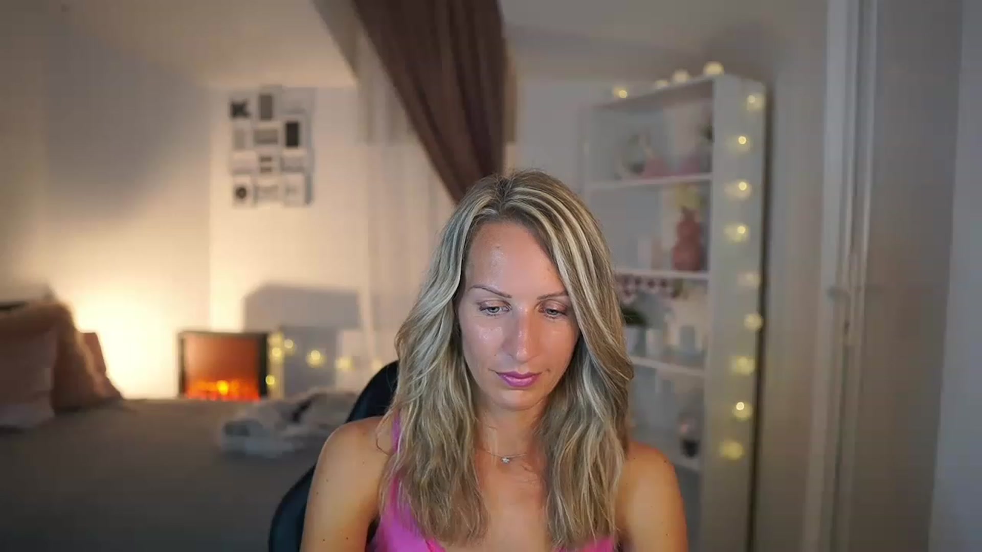 Gallery image thumbnail from Nikki__Sexx__'s myfreecams stream on, 07/19/2023, 17:05 image 13 of 20