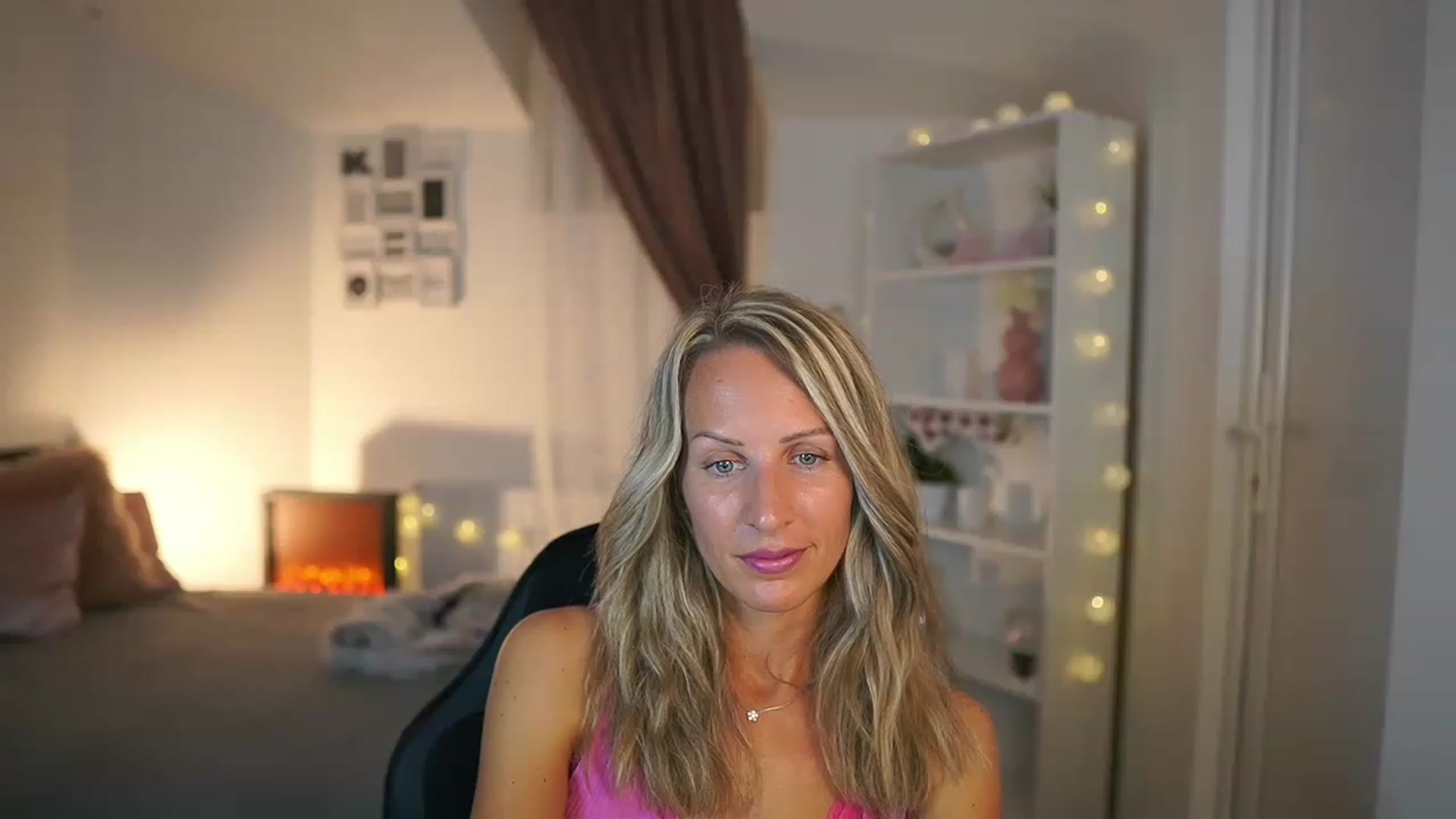 Gallery image thumbnail from Nikki__Sexx__'s myfreecams stream on, 07/19/2023, 17:05 image 1 of 20