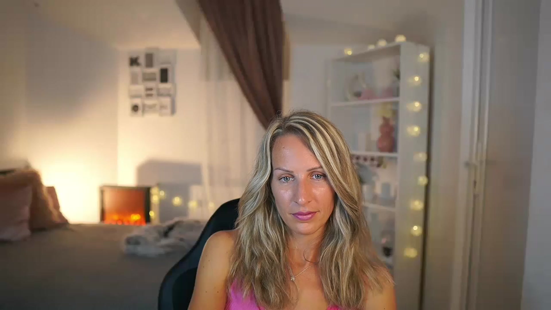 Gallery image thumbnail from Nikki__Sexx__'s myfreecams stream on, 07/19/2023, 17:05 image 6 of 20