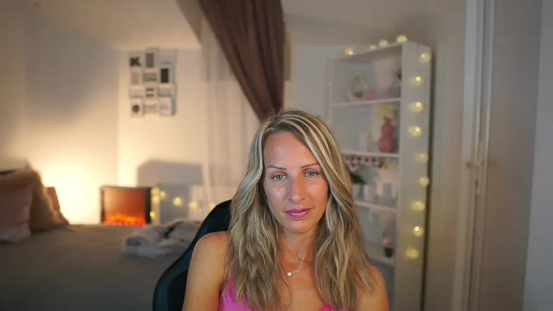 Gallery image thumbnail from Nikki__Sexx__'s myfreecams stream on, 07/19/2023, 17:05 image 2 of 20
