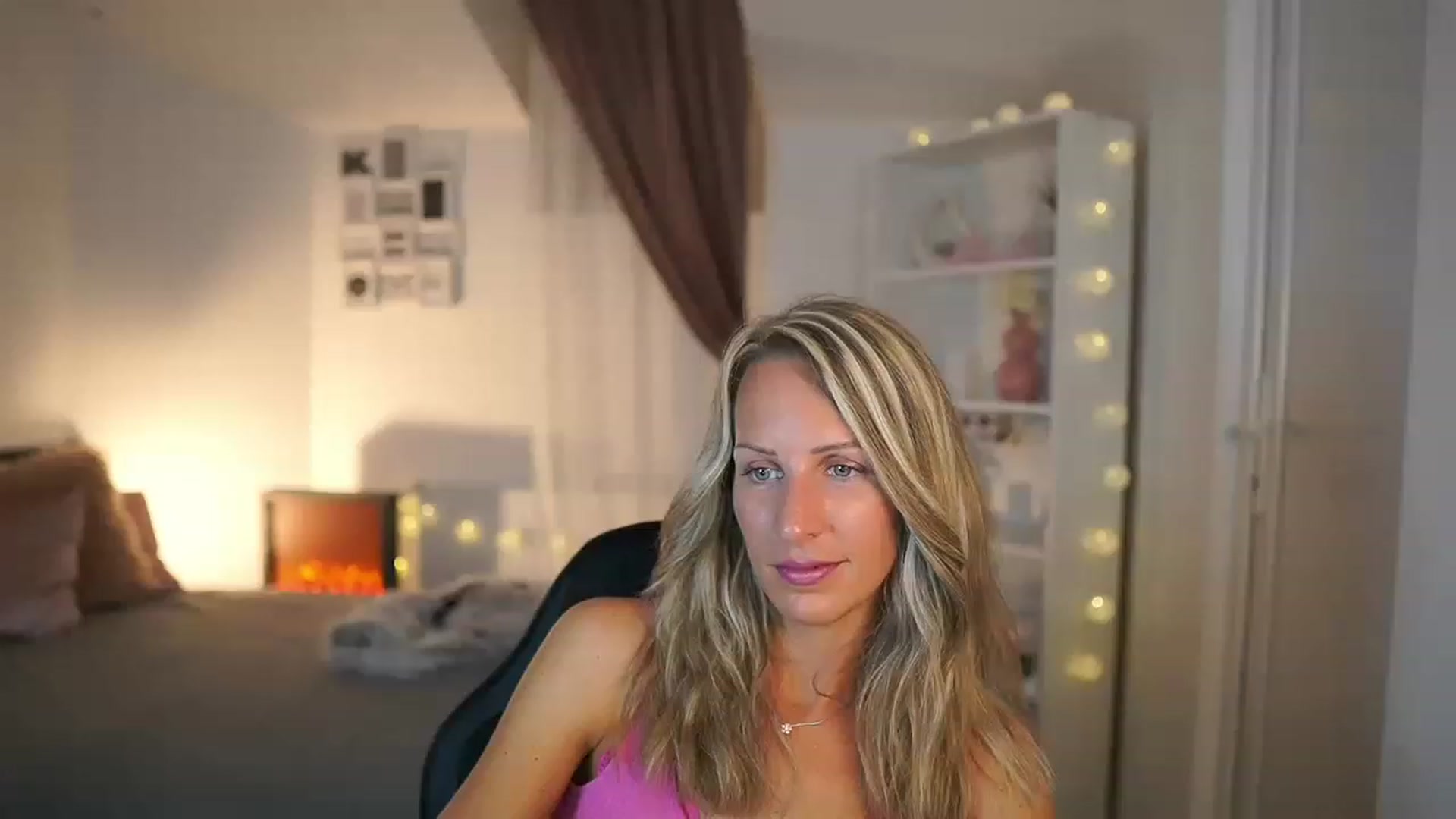 Gallery image thumbnail from Nikki__Sexx__'s myfreecams stream on, 07/19/2023, 17:05 image 5 of 20