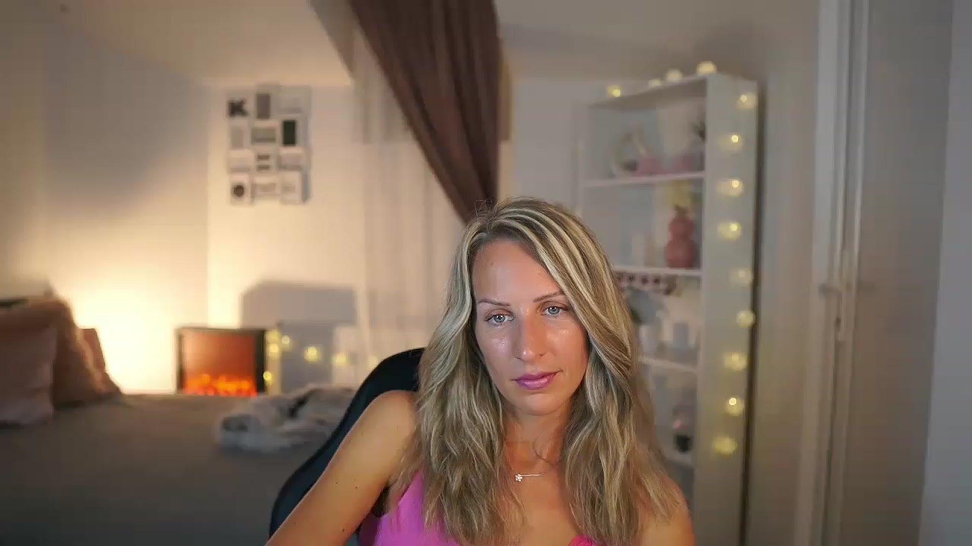 Gallery image thumbnail from Nikki__Sexx__'s myfreecams stream on, 07/19/2023, 17:05 image 4 of 20