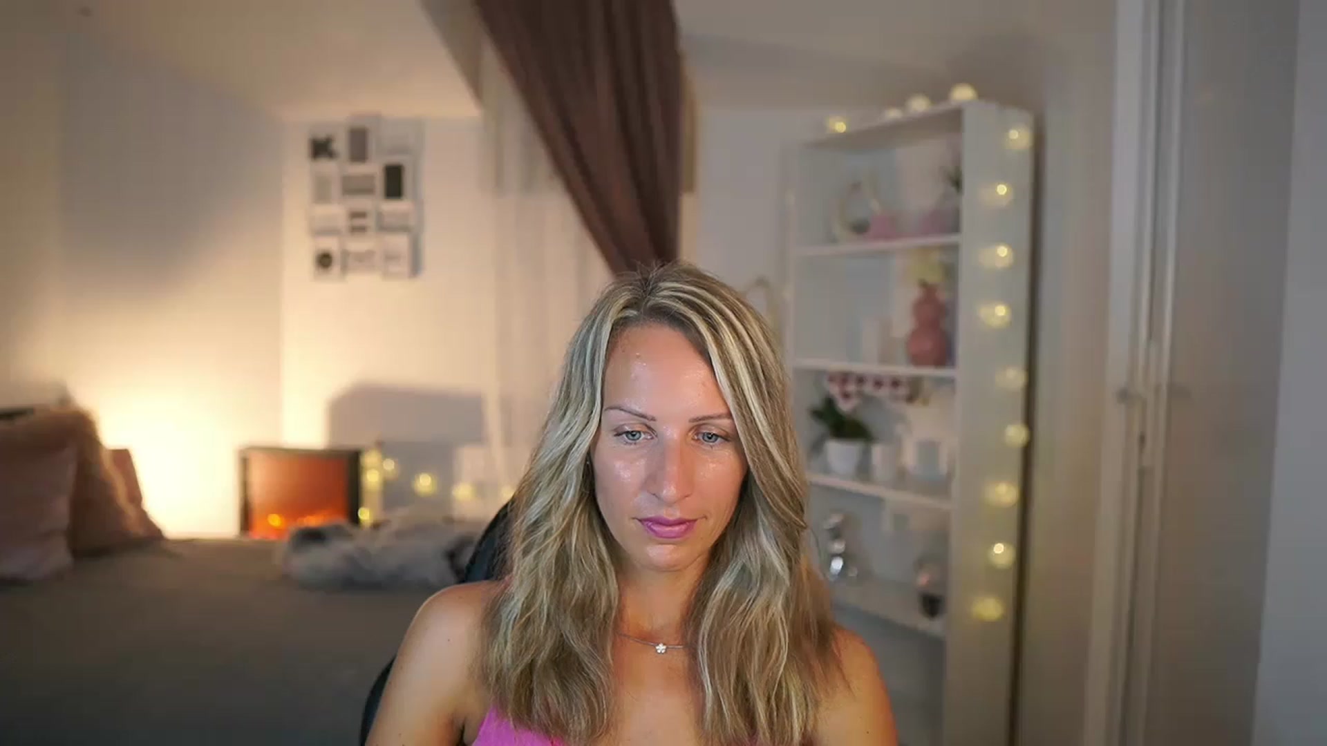 Gallery image thumbnail from Nikki__Sexx__'s myfreecams stream on, 07/19/2023, 21:57 image 6 of 20