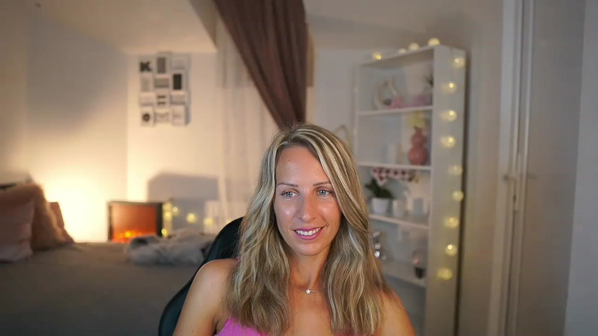 Gallery image thumbnail from Nikki__Sexx__'s myfreecams stream on, 07/19/2023, 21:57 image 10 of 20