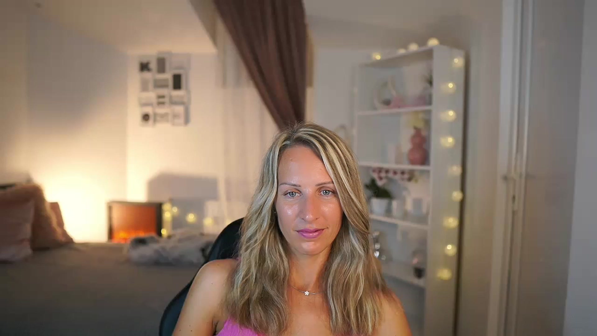 Gallery image thumbnail from Nikki__Sexx__'s myfreecams stream on, 07/19/2023, 21:57 image 12 of 20