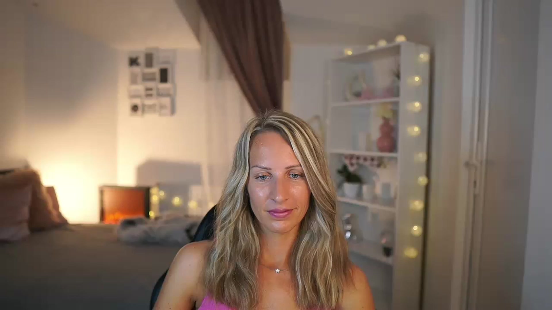 Gallery image thumbnail from Nikki__Sexx__'s myfreecams stream on, 07/19/2023, 21:57 image 7 of 20