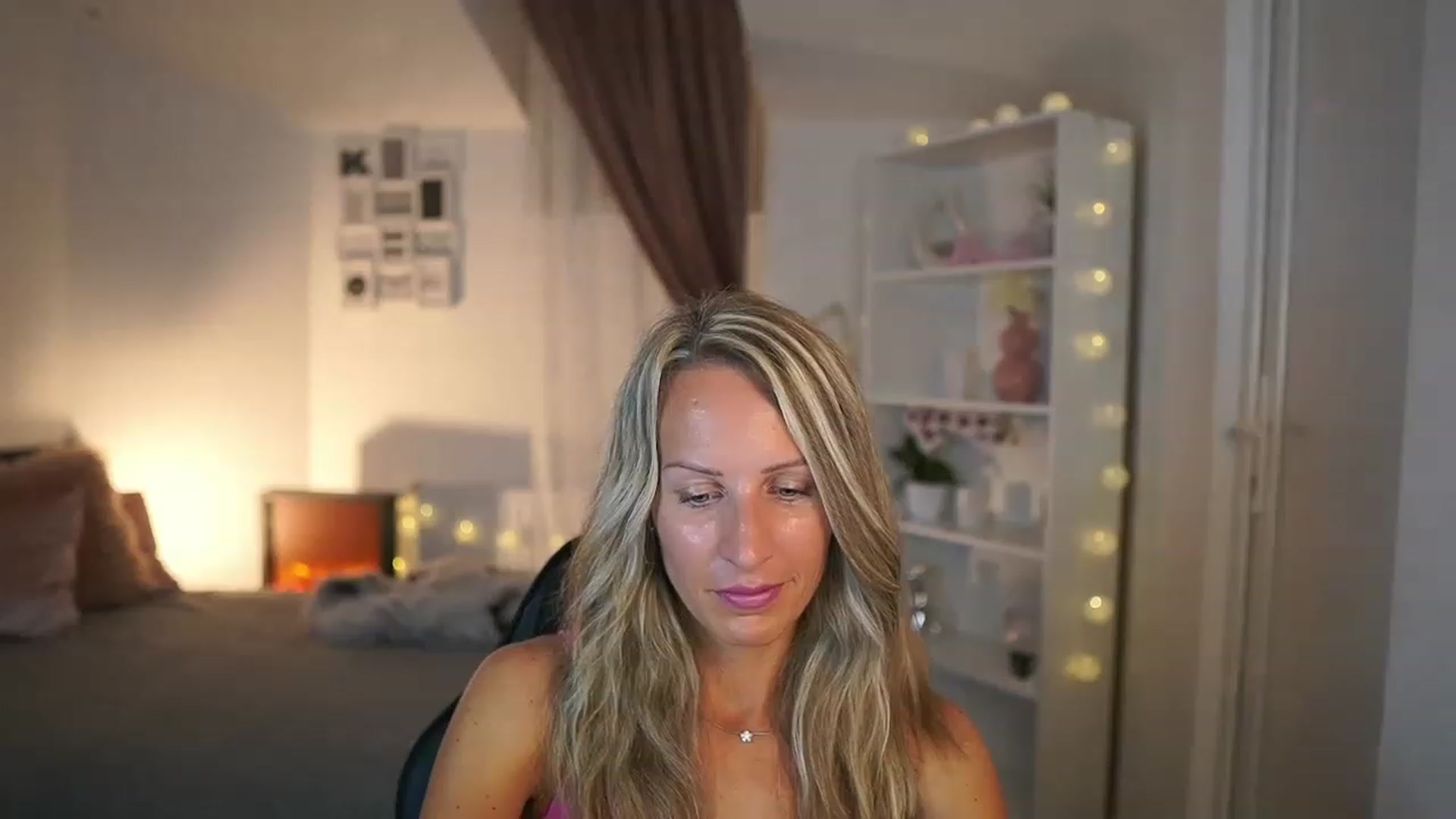 Gallery image thumbnail from Nikki__Sexx__'s myfreecams stream on, 07/19/2023, 21:57 image 8 of 20