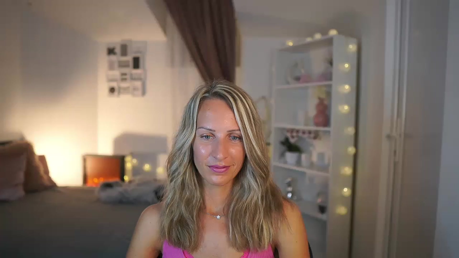 Gallery image thumbnail from Nikki__Sexx__'s myfreecams stream on, 07/19/2023, 21:57 image 2 of 20