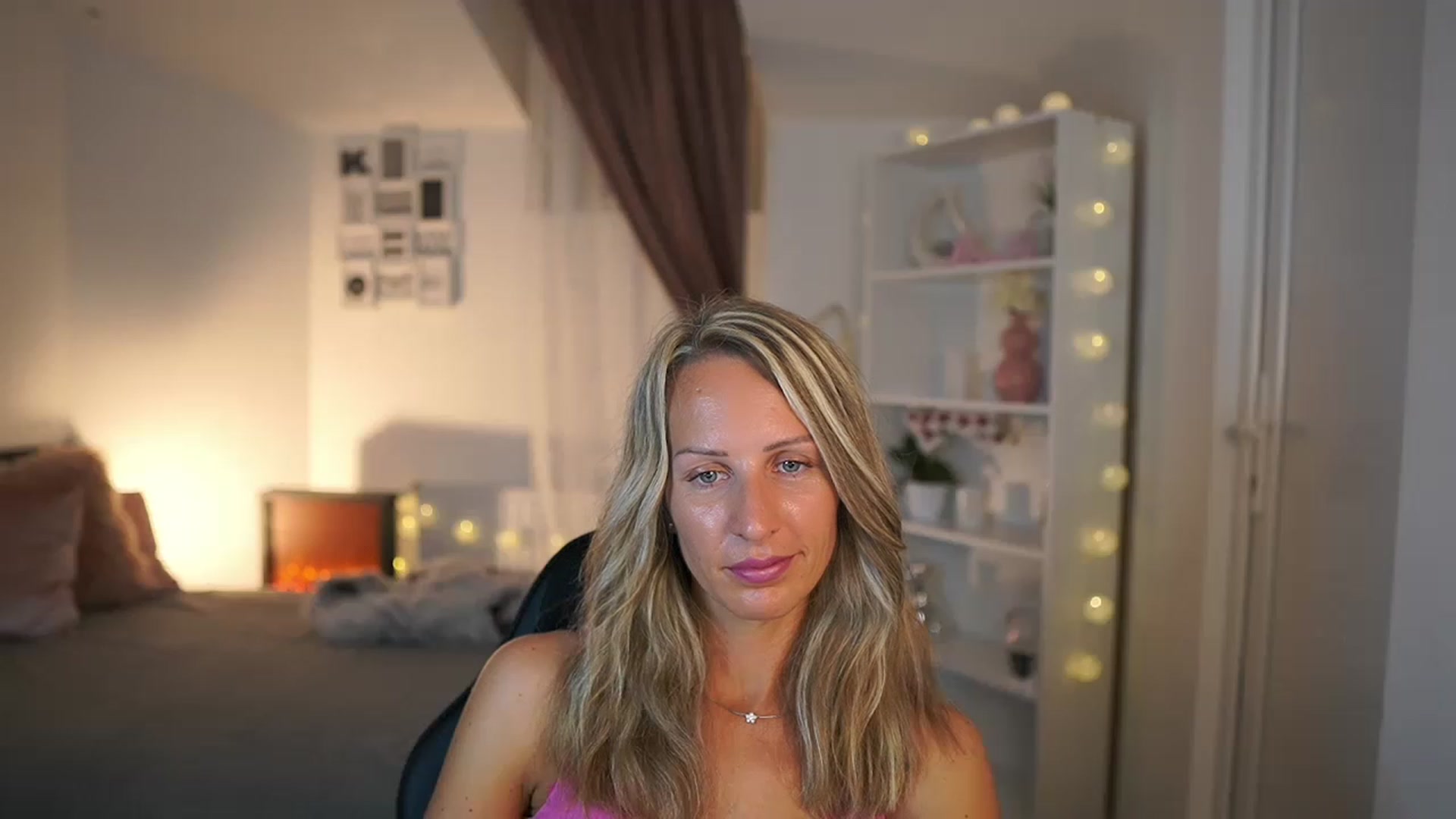 Gallery image thumbnail from Nikki__Sexx__'s myfreecams stream on, 07/19/2023, 21:57 image 9 of 20