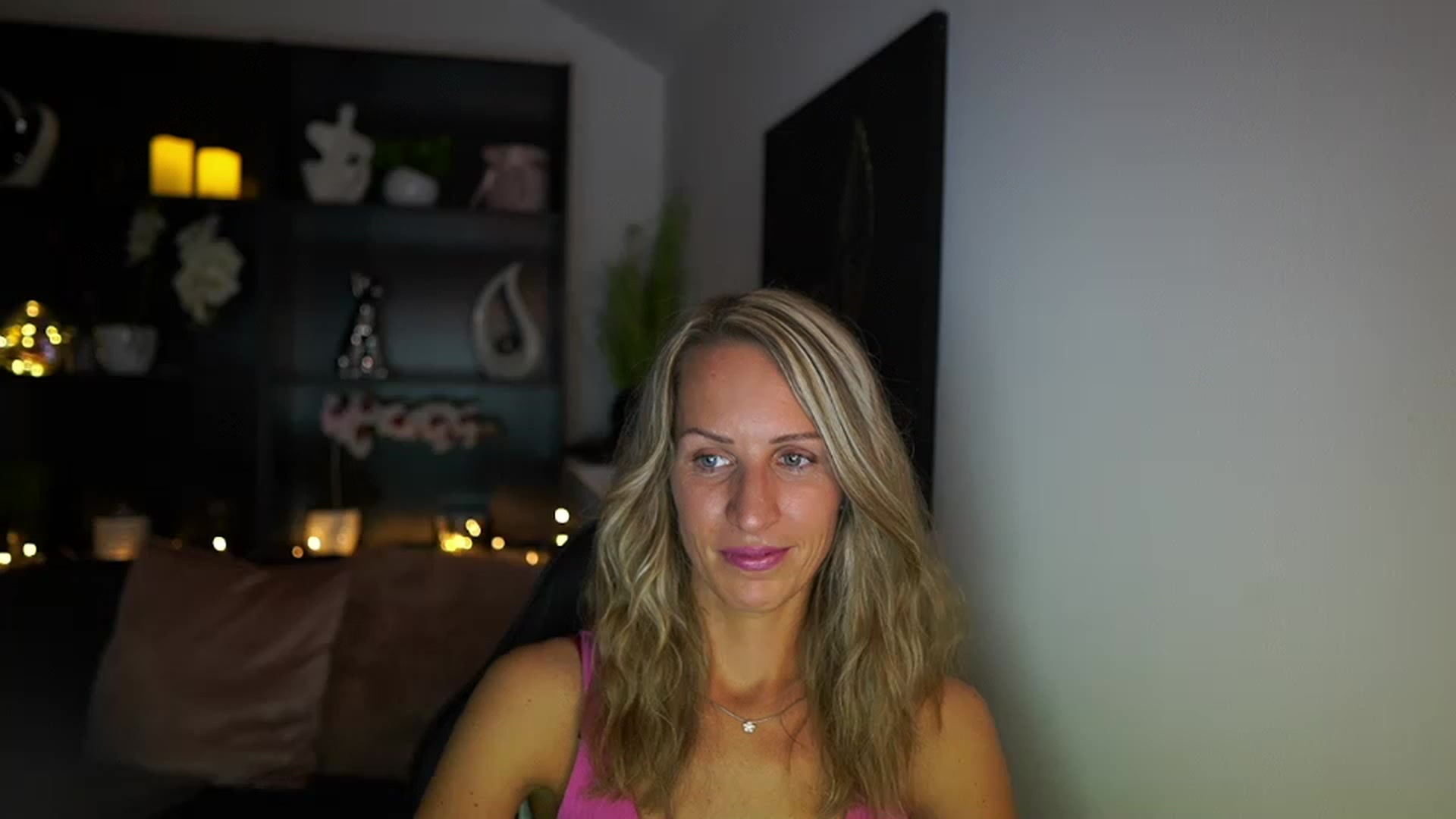 Gallery image thumbnail from Nikki__Sexx__'s myfreecams stream on, 08/03/2023, 15:35 image 15 of 20