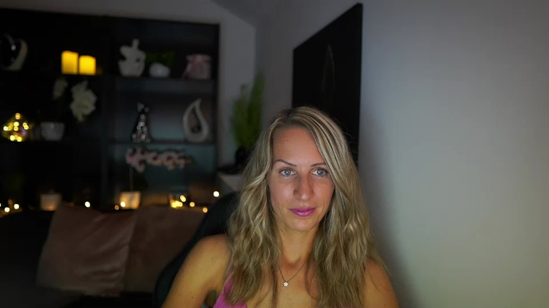 Gallery image thumbnail from Nikki__Sexx__'s myfreecams stream on, 08/03/2023, 15:35 image 2 of 20