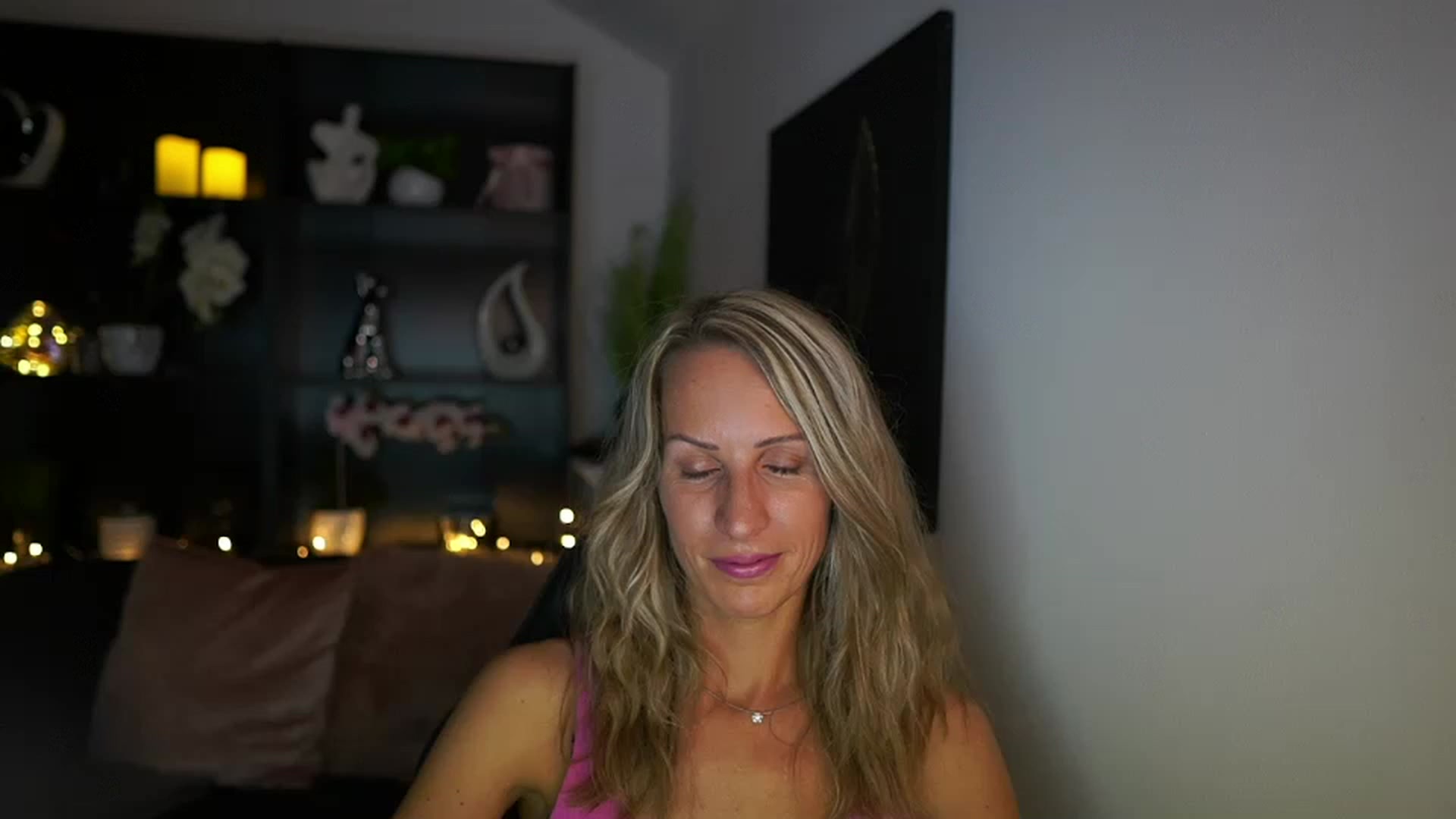 Gallery image thumbnail from Nikki__Sexx__'s myfreecams stream on, 08/03/2023, 15:35 image 8 of 20