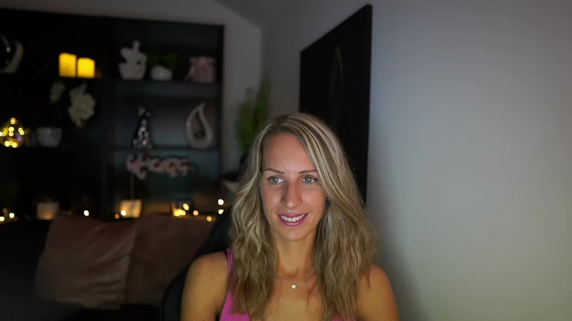 Gallery image thumbnail from Nikki__Sexx__'s myfreecams stream on, 08/03/2023, 15:35 image 16 of 20