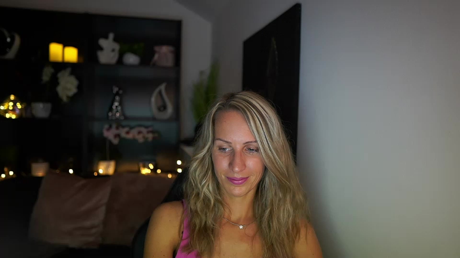 Gallery image thumbnail from Nikki__Sexx__'s myfreecams stream on, 08/03/2023, 15:35 image 7 of 20