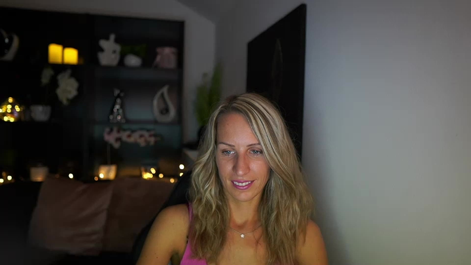 Gallery image thumbnail from Nikki__Sexx__'s myfreecams stream on, 08/03/2023, 15:35 image 14 of 20