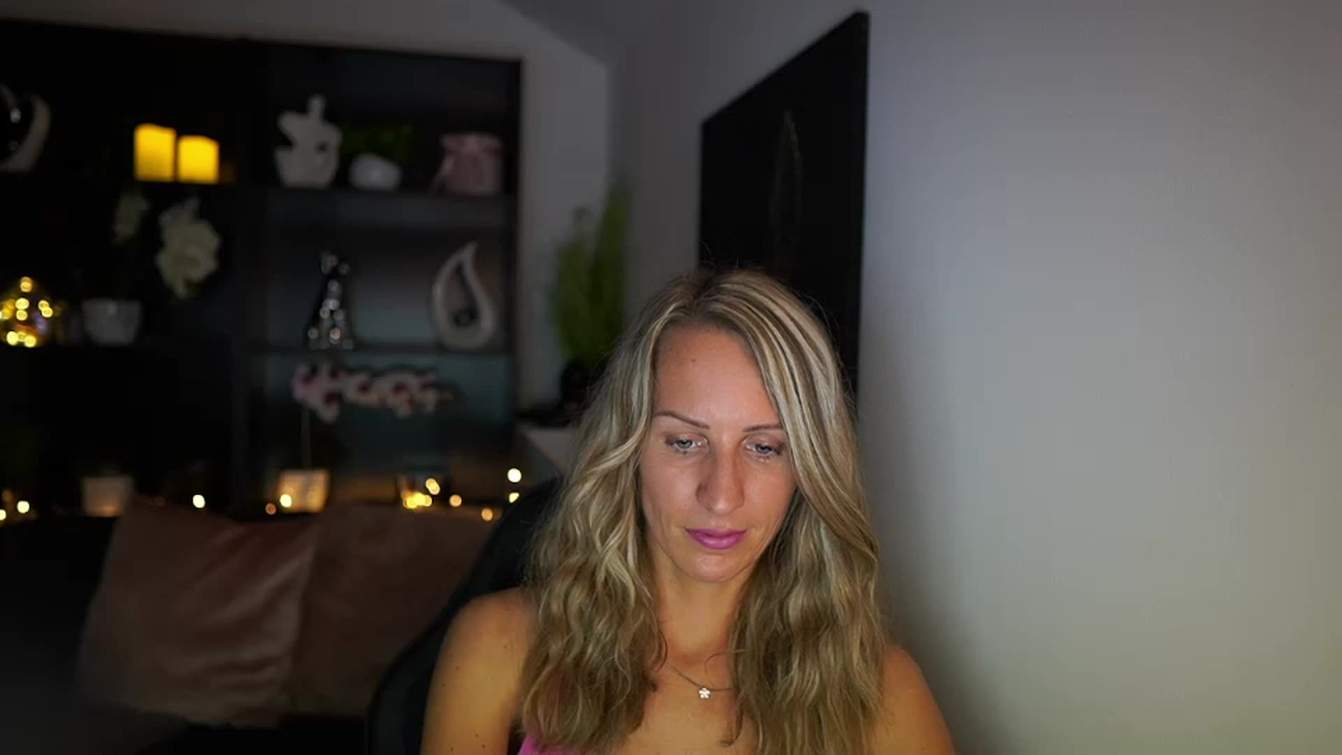 Gallery image thumbnail from Nikki__Sexx__'s myfreecams stream on, 08/03/2023, 17:52 image 1 of 20