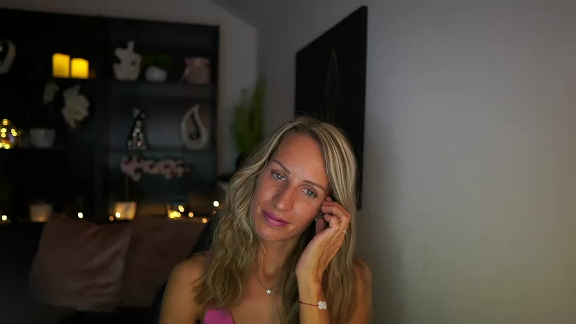 Gallery image thumbnail from Nikki__Sexx__'s myfreecams stream on, 08/03/2023, 17:52 image 16 of 20