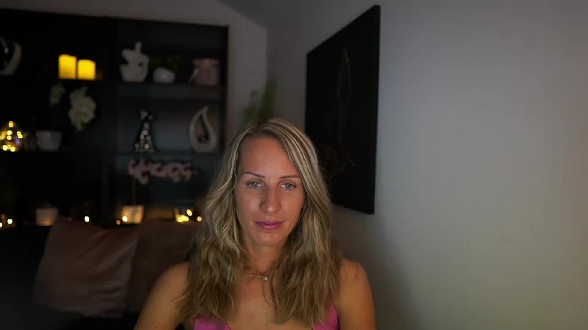 Gallery image thumbnail from Nikki__Sexx__'s myfreecams stream on, 08/03/2023, 17:52 image 12 of 20